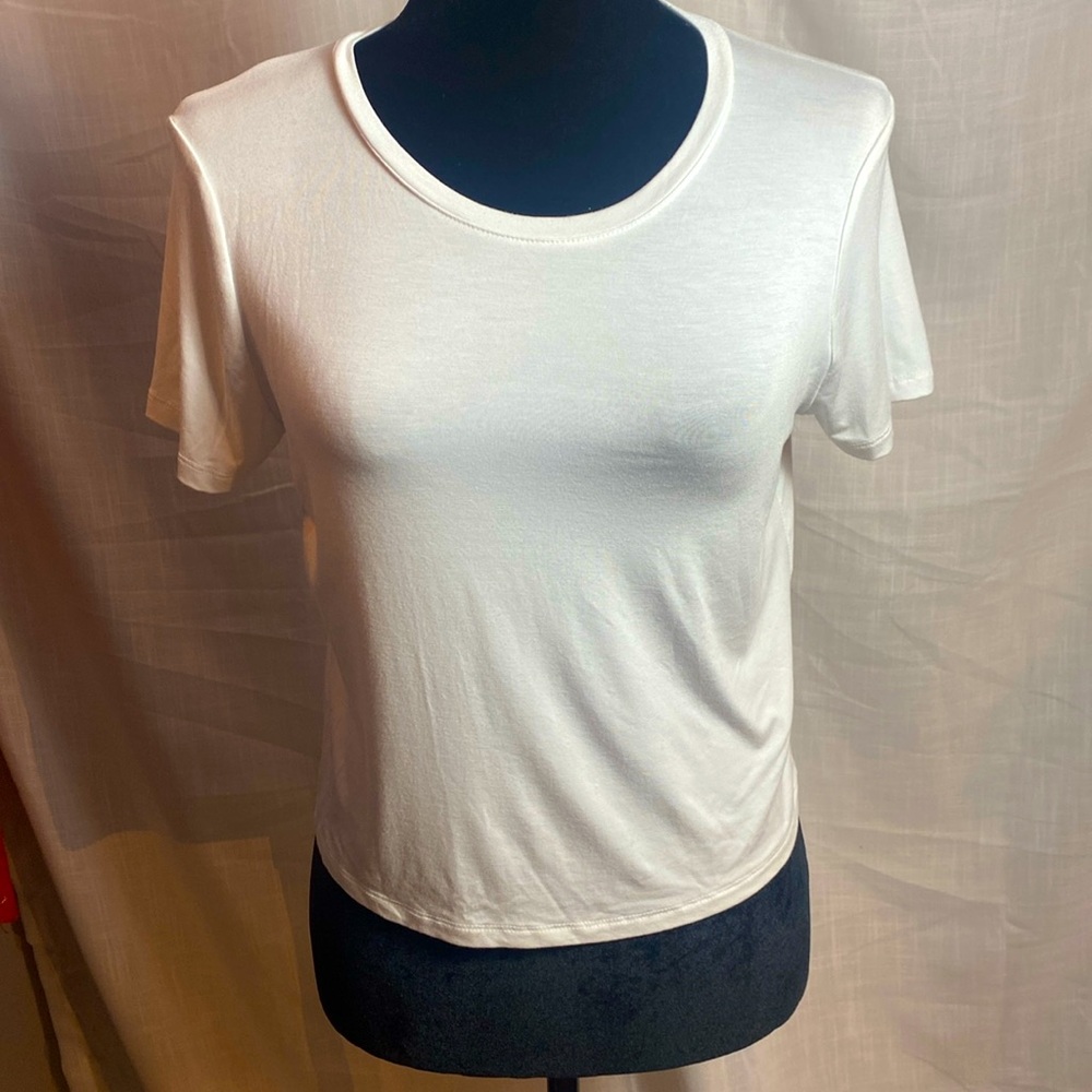 Love Life Essentials Short Sleeved Tee 🤍